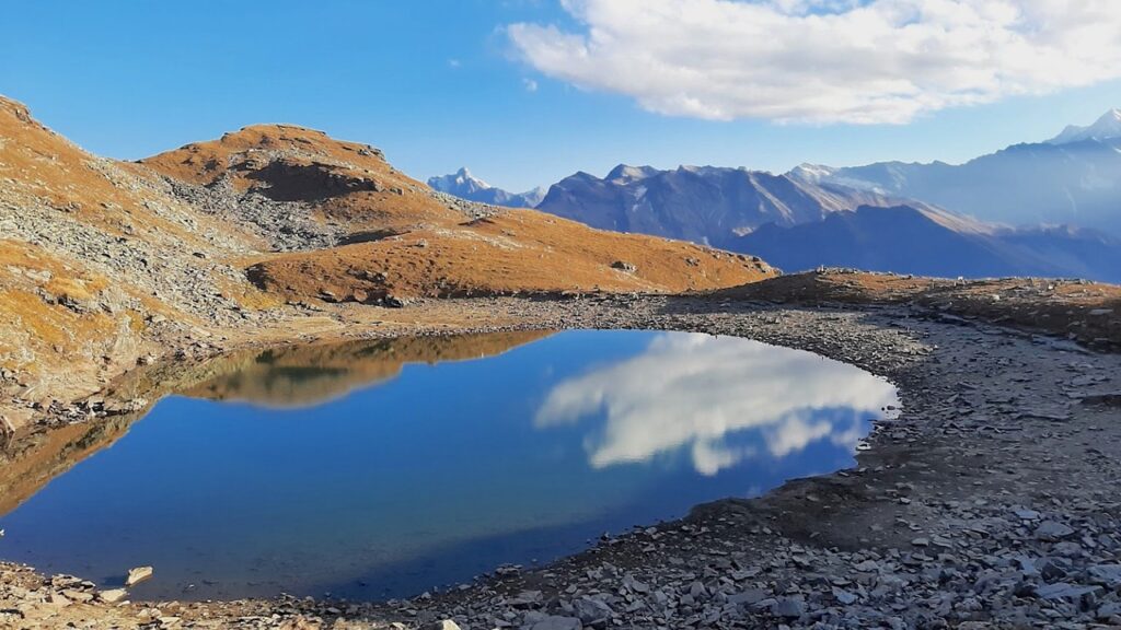 bhrigu lake, lake, mountains